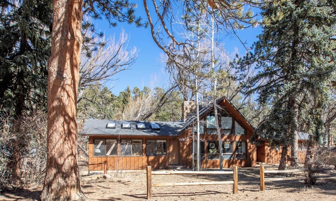 Green Mountain Falls House | Walk to Town, Wade in the Creek