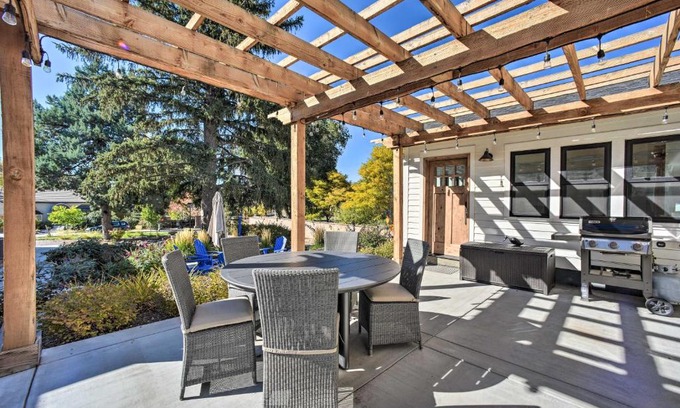 Castle Rock House | Walk to Town - Castle Rock Cottage!