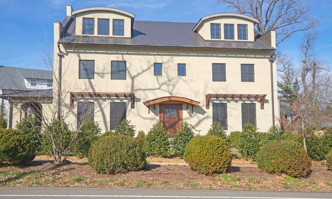 Venable House | Walk To UVA: Gorgeous 'Old World' 5 BR Luxury Rugby Rd home -6200 fsf.