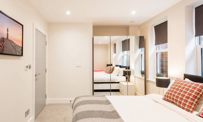 Ealing Apartment | Walk to Walpole Park from a Serene City Retreat