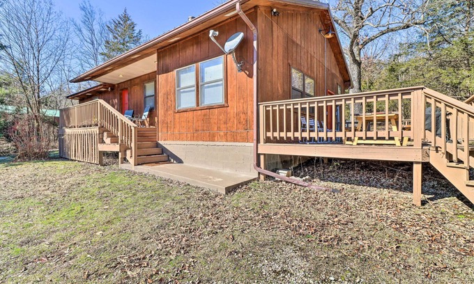 Flippin House | Walk to White River: Home w/Deck in Flippin!