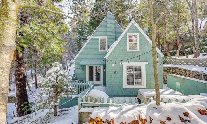 Lake Arrowhead Cottage | Walkable 'Green Gables Cottage' in Lake Arrowhead