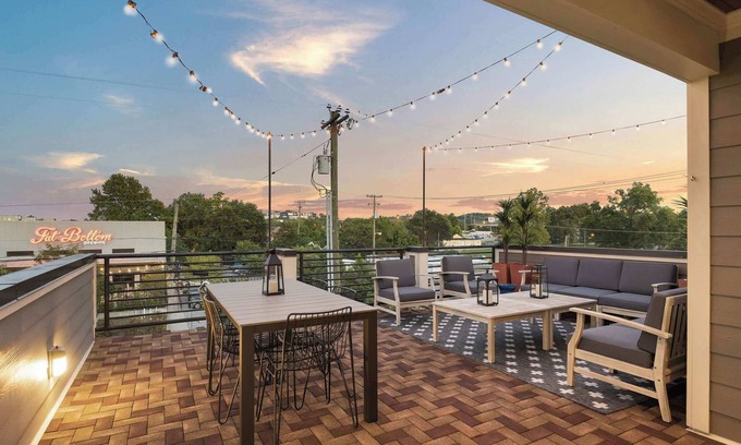 The Nations House | Walkable Nations Retreat | Rooftop & Near Broadway
