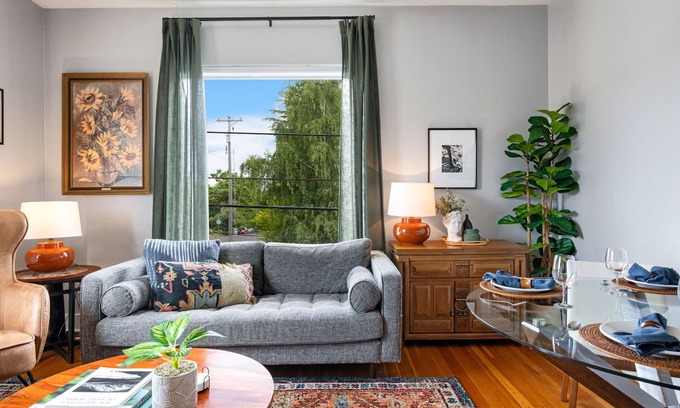 Hilltop Apartment | Walkable Neighborhood. King Bed. Central AC. Pet Friendly