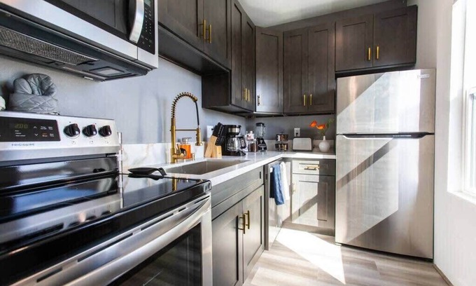 University Heights Apartment | Walkable - Restaurants - Large Patio - A/C- Pets