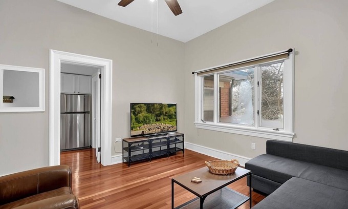Weinland Park House | Walkable Short North Retreat | King Bed + CrossFit