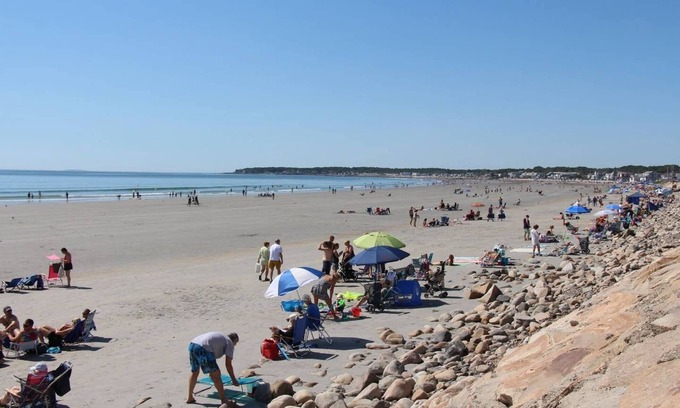 York Beach House | Walking Distance to Downtown York Beach, Shops and all amenities.