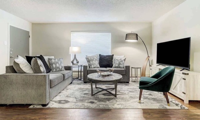 Uptown Apartment | Walking Distance to Galleria | October Perks