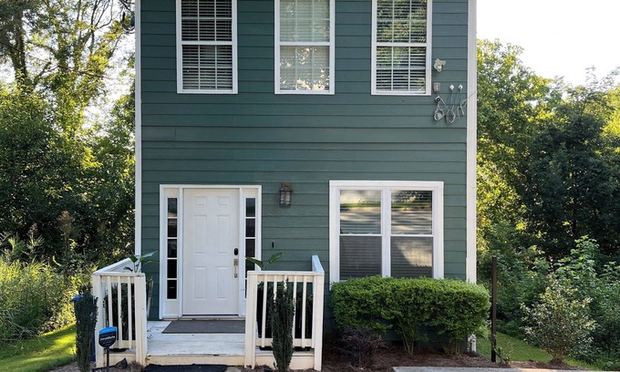 Atlanta House | Walking distance to MercedesBenz Stadium, GWCC, Downtown