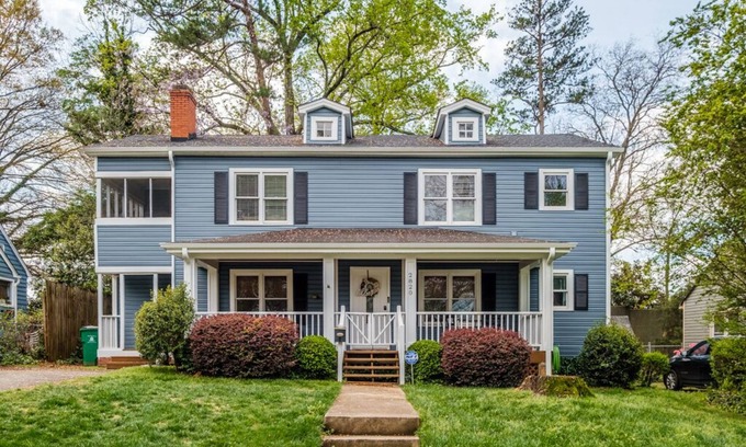 Commonwealth Park House | Walking distance to restaurants, breweries and bars!