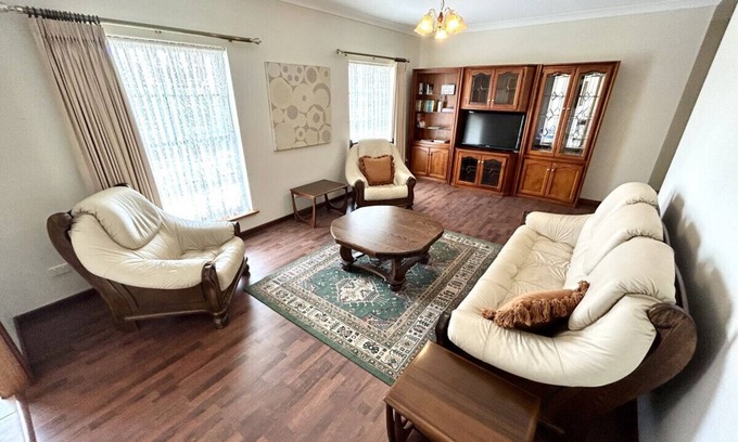 North Beach Apartment | Wallaroo Getaway - Walking Distance to Beach - Entire Home