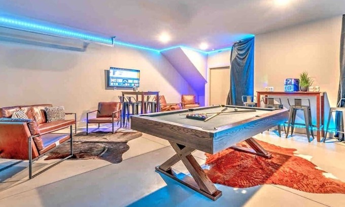 Haynes Area House | Wallen World-Lux Home w/14 Beds! Game Room/Rooftop