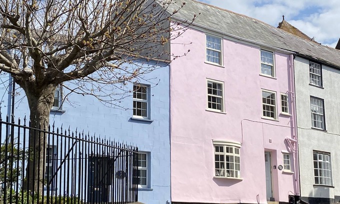 Lyme Regis House | WALTHAM HOUSE, pet friendly, country holiday cottage in Lyme Regis