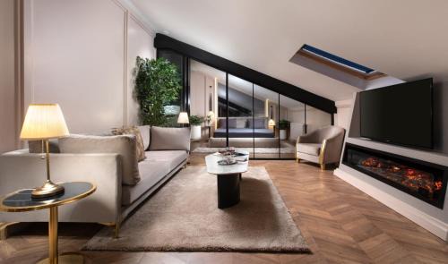 Pera Apartment | Walton Gardens Pera