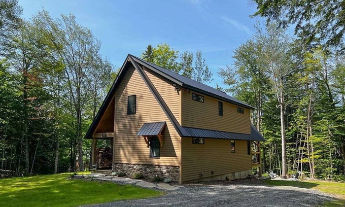 Wardsboro House | Wander In | Close to Mount Snow & Stratton