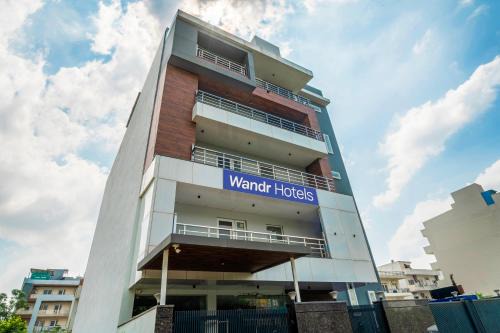 Sector 39 Hotel | Wandr Hotel Medicity Gurugram, Near Medanta Hospital