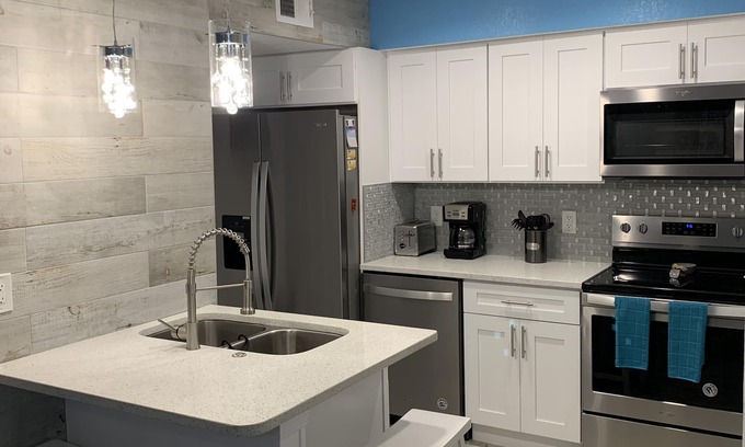 Kissimmee Condo | Warm and cozy 1 bed/1 bath Condo Just 7 miles from Disney!