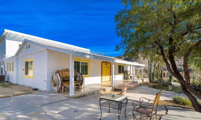 Morongo Valley House | Warm and inviting Rancho Morongo 2-story Gem