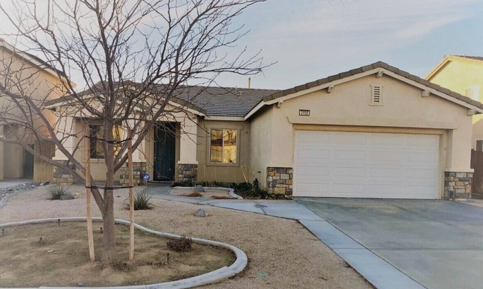 Rosamond House | Warm, Comfy Family Home, Beautiful West Community