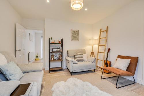 Little Hulton House | Warm & Cosy, Pet-friendly Home