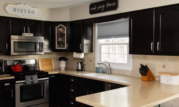 Saratoga Springs House | Warm & Welcoming Family Escape with Cozy Amenities