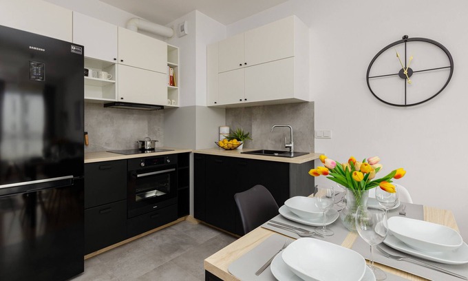 Targowek Apartment | Warsaw Glebocka Apartment by Renters