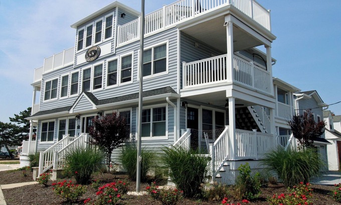 Point Pleasant Beach Condo | WASH1301-4 | Ocean views from this immaculate 1BR Carousel Inn rental