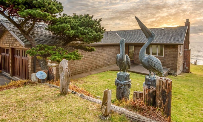 Depoe Bay House | Watch the waves at this Oceanfront Home-Hot Tub, Amazing Views and Pet Friendly!