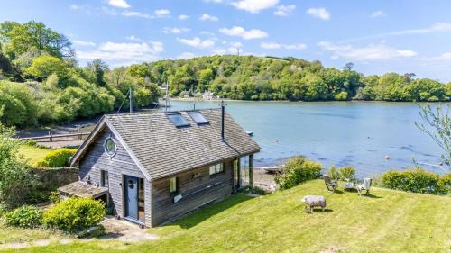 Dittisham House | Water Edge Boathouse - On the River Dart