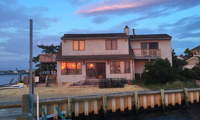 Dover Beaches North House | Water Front! Monterey Beach On Bay Spectacular Sunsets 6 Bdrm