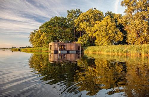 Kierwik Boat Rental | Water Hideout - Floating Secret Spot in Mazury