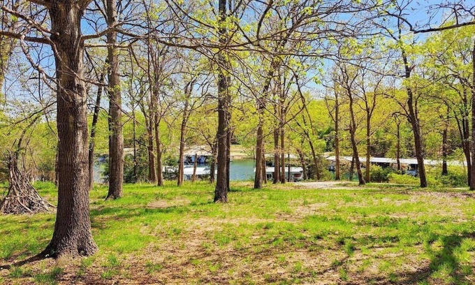 Indian Point Cottage | Water's Edge Cottage - On the water! 5 mins to SDC