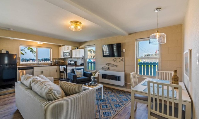 Birch Bay Condo | Water view, beach access, WIFI. PCB