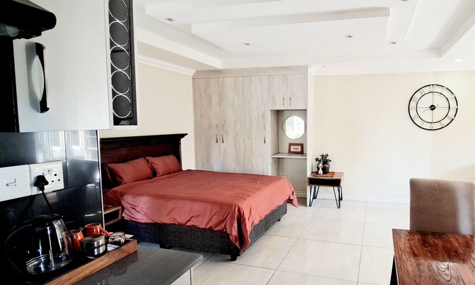 Woodmead Cabin | Waterfall City Guest Lodge - Executive Suite