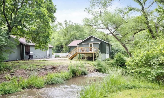 Kansas City Cottage | Waterfall Garden Cottage Lux Beds 5 Min. 2 DT KCMO