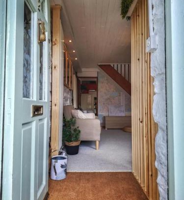 Manod House | Waterfall retreat