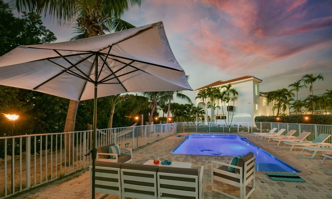 Marathon House | Waterfront, 100ft Dock, Kayaks, Bikes, Pool, Hot Tub, Basketball & Pickleball