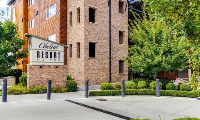 Chelan Condo | Waterfront 2-bed/2bath Suite w/Indoor Pool & Hot Tub
