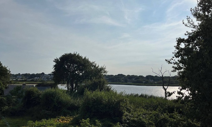 Bonnet Shores House | Waterfront 4 Bedroom House with Beautiful Views - Short Walk to Kelly Beach!