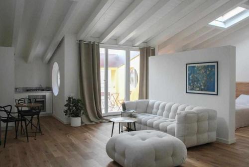 Venezia Nuova Apartment | Waterfront balcony I Grani 4 Resort Style Suite