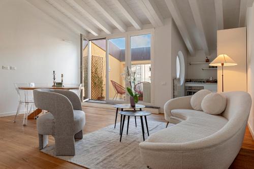 Venezia Nuova Apartment | Waterfront balcony I Grani 5 Resort Grand Suite
