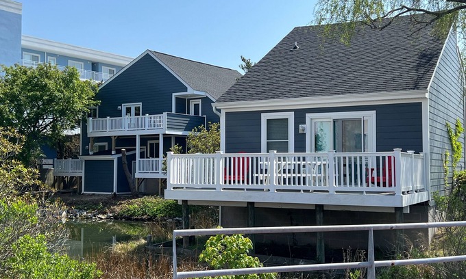 Midtown Ocean City Cottage | Waterfront beach cottage w/full kitchen, cable, free WiFi - close to the beach