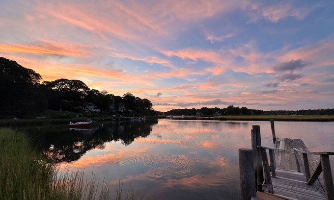 Cutchogue Cottage | Waterfront Beach Cottage on Peconic Bay, Cutchogue, NY