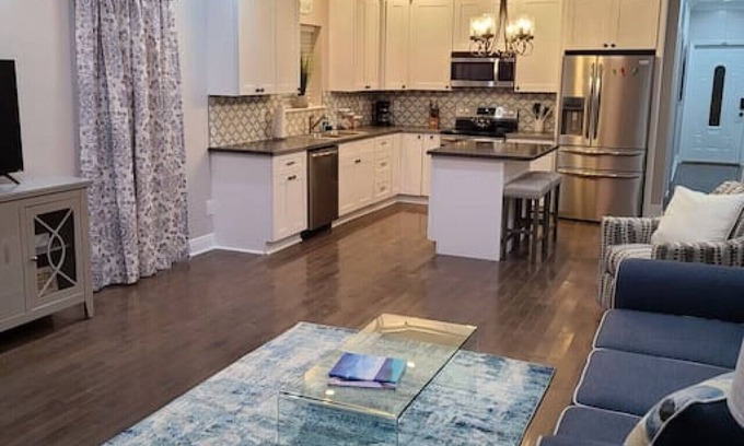 Shoreline Park House | Waterfront Beauty 5 Beds 2 Bath HTD Pool Boat Slip
