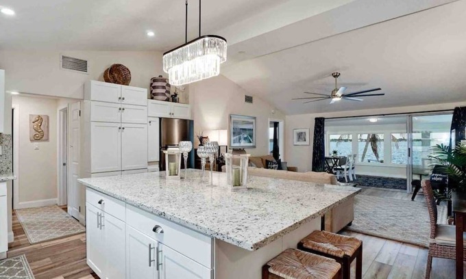 Englewood Villa | Waterfront Bella Vista, pool & near beach