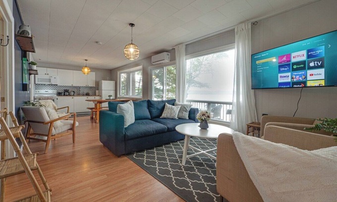 Algonquin Highlands Cabin | Waterfront Night Owl Cottage on Halls Lake