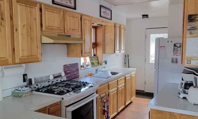 Soldotna Cabin | Waterfront Cabin in Quiet Neighborhood