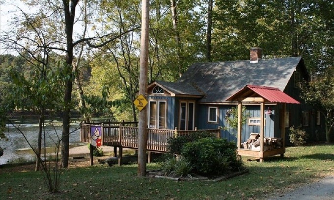 Draper Cabin | Waterfront Cabin On The New River - Near Virginia Tech & Radford University