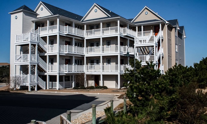 Hatteras Condo | Waterfront condo with private washer/dryer, pool, water views, and free WiFi