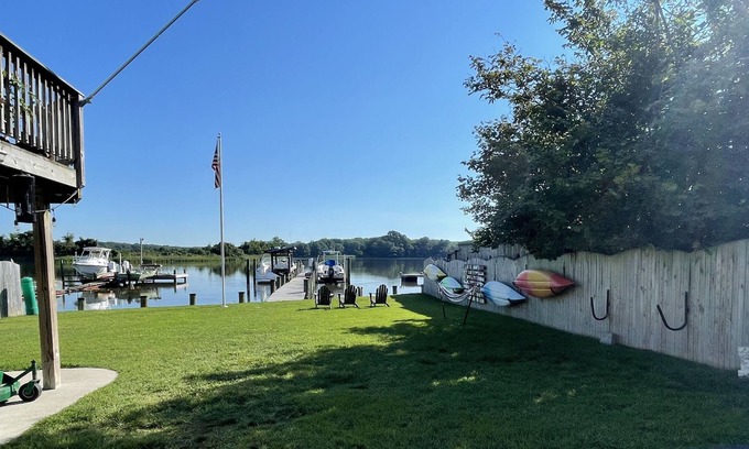 Fort Howard Cottage | Waterfront cottage on the Chesapeake Bay located 5 minutes from two state parks.